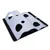 Tapis de jeu en feutre gris avec plusieurs ouvertures de formes variées et un jouet suspendu à une ficelle, posé sur une surface noire.