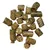 Pellets cylindriques de foin compacté, sans emballage ni marque visible, présentés sur fond blanc.