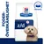 Hill's Prescription Diet z/d hundfoder, text: FODERÖVERKÄNSLIGHET och ORIGINAL, förpackning med blå och vit design samt synlig hundkropp framför påsen.