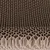 Gros plan sur une surface en carton ondulé, structure alvéolée visible. Matériau utilisé pour griffoirs ou accessoires pour animaux.