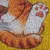 Nahaufnahme eines orange-weissen Katzenpfoten-Motivs aus strukturiertem Material auf gelbem Hintergrund.