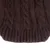 Gros plan sur un tricot marron à torsades, matière en maille épaisse. Aucune marque ou texte visible.