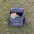 Grauer Rucksack von Ferplast mit orangefarbenen Akzenten, geöffnet, mit einer Katze darin. Geeignet für den Transport von Haustieren.