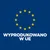 Tekst: Wyprodukowano w UE, otoczone gwiazdami UE. Oznacza: Wyprodukowano w Unii Europejskiej.