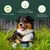 Chien avec boîte 'Friandises Peau & Fourrure'. Texte : Favorise la mue, apporte de la brillance à la fourrure, soulage les inflammations. Chien avec boîte 'Friandises Peau & Fourrure'. Texte : Favorise la mue, apporte de la brillance à la fourrure, soulage les inflammations.