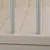 Detailweergave van een houten plank met zilverkleurige metalen stangen, geschikt voor meubels of dierenaccessoires.