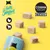 Cosma Pure Love Snackies. Gefriergetrocknete Snacks mit Huhn und Lamm, Sommerdesign auf gelbem Hintergrund.