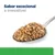 Texto visível: 'Sabor excecional e irresistível'. Colher com comida húmida para animais de estimação em destaque.