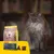 Josera Catelux Adult Katzenfutter, Super Premium Petfood, mit Anti-Haarballen-Rezeptur. Abgebildet: Verpackung und Futterstücke neben einer langhaarigen Katze.