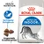 Sac de croquettes ROYAL CANIN Home Life INDOOR 27, texte visible : Health Nutrition, Verringerter Stuhlgeruch, Angepasste Krokettengröße. Texte en allemand et anglais.