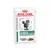 Sachet Royal Canin Veterinary Diabetic pour chat, texte visible : DIABETIC, THIN SLICES IN GRAVY, image d’un chat et morceaux de nourriture en sauce sur l’emballage.