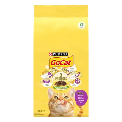 GoCat dry food, 2kg pack, highlights: no artificial colours, five promises including quality and balanced nutrition, with a duck and chicken mix. Essential features shown on packaging.