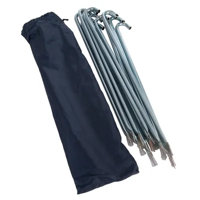 Conjunto de tubos metálicos curvados junto a una bolsa de transporte negra de tela, ambos visibles sobre fondo blanco.