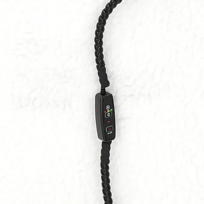 Cavo nero con telecomando integrato, pulsanti visibili: accensione/spegnimento (on/off), due livelli indicati da simboli e luci LED verdi e rosse.