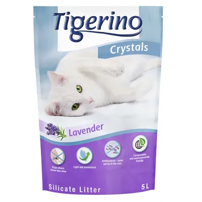 Tigerino Crystals Lavender Silicate Litter 5L, obrázek bílé kočky, piktogramy: zastavuje zápach, lehké a úsporné, antibakteriální, kompostovatelné. Text v angličtině.