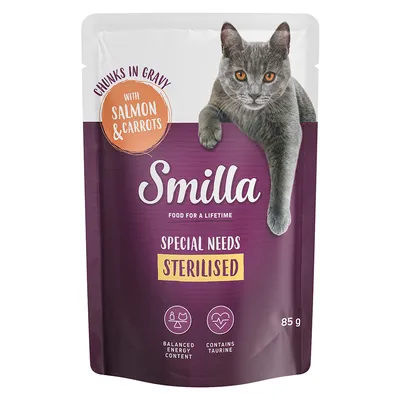 Smilla Special Needs Sterilised, morceaux en sauce avec saumon et carottes, 85 g. Balanced energy content, contains taurine. Texte en anglais sur l'emballage.
