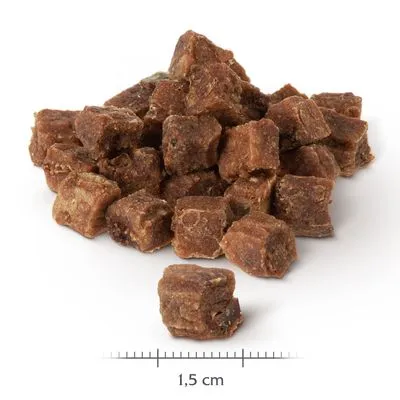Morceaux de friandises pour animaux en forme de cubes, taille indiquée : 1,5 cm
