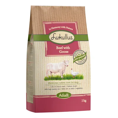 Lukullus Beef with Goose, croquettes pour chien adulte, 1 kg. Texte visible en anglais : Cold-pressed, wholesome natural food for dogs, Adult.