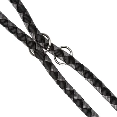 Gevlochten hondenriem van zwart en grijs textiel met drie metalen ringen zichtbaar.