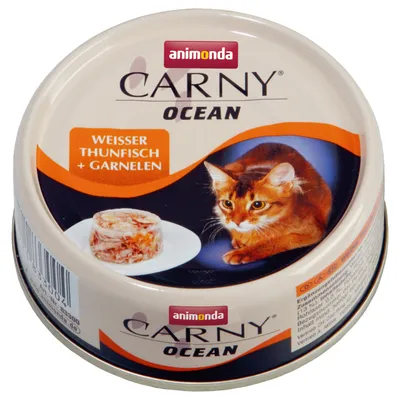 Консерва Animonda Carny Ocean за котки, видим текст: WEISSER THUNFISCH + GARNELEN. Изображение на котка и порция храна върху чиния.