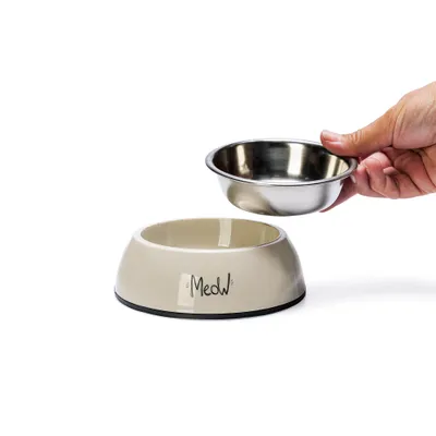 Karlie Yaren macskatál