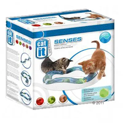 Opakowanie Catit Senses Speed Circuit z widocznym torem dla kotów, kulkami i zdjęciem dwóch kotów bawiących się zabawką. Widoczna nazwa produktu oraz ilustracje elementów toru.