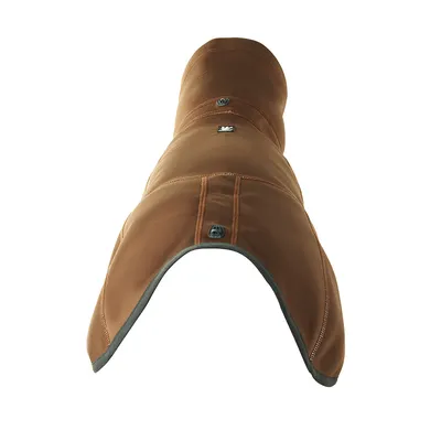 Brązowy płaszcz dla psa z guzikami i szarym brzegiem, widok z góry.