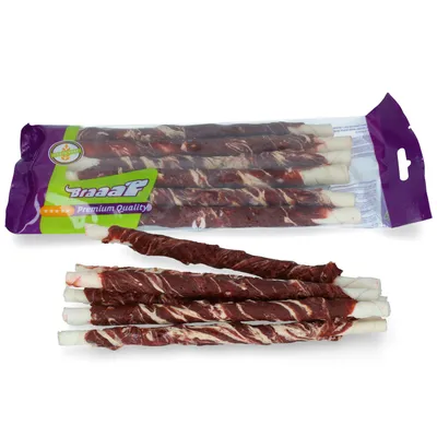 Braaaaf Premium Quality márkájú, csavart húsos rágórudak átlátszó csomagolásban, több darab fehér és barna színű rudacskával.