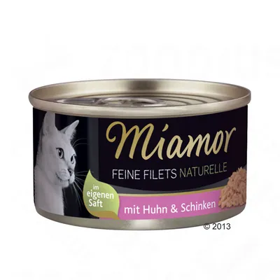 Boîte Miamor Feine Filets Naturelle, texte allemand : im eigenen Saft, mit Huhn & Schinken. Image d’un chat et filet visible sur l’emballage.