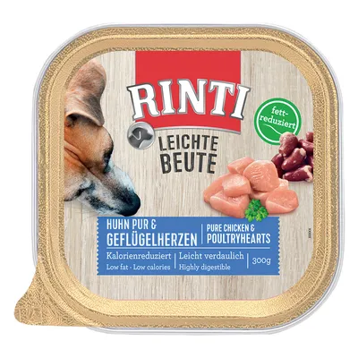 RINTI Leichte Beute, Huhn pur & Geflügelherzen, pure chicken & poultry hearts, fett-reduziert, 300g. Low fat, low calories, highly digestible. Imagine cu câine și bucăți de carne pe ambalaj.