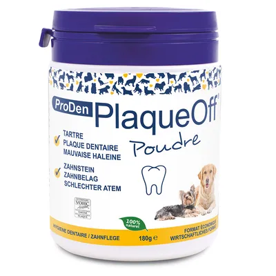 ProDen PlaqueOff Poudre, 180 g purkki. Tekstit: tartre, plaque dentaire, mauvaise haleine, zahnstein, zahnbelag, schlechter atem. Kuvassa koira ja pieni koira, 100 % naturel -merkintä.