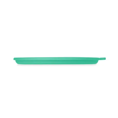 Green silicone lid for pet food cans, flat and rectangular with a handle on the side.