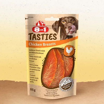 8in1 Tasties Chicken Breasts, 85 g; prigrizek iz piščančjih prsi. Brez dodanega sladkorja. Na embalaži je slika psa in rezine piščančjega mesa.