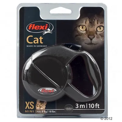Гъвкаво въже Flexi Cat XS Mini, 3 м, за котки до 8 кг. Надпис: Made in Germany. Видим е черен автоматичен повод в опаковка.