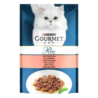 Purina Gourmet Perle, влажный корм для кошек с лососем. На упаковке изображены кусочки лосося в соусе.