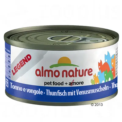 Lata de comida para animais Almo Nature Legend, pet food + amore. Texto visível: Tonno e vongole, Thunfisch mit Venusmuscheln. Rótulo com gatos coloridos.