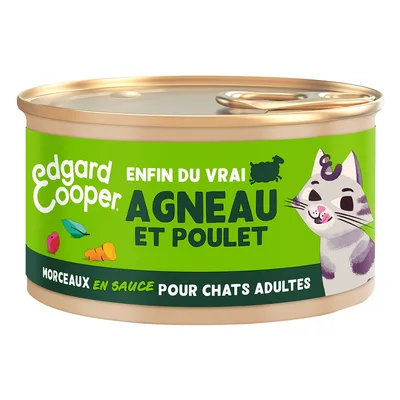 Blik Edgard & Cooper kattenvoer, tekst: 'Enfin du vrai agneau et poulet. Morceaux en sauce pour chats adultes'. Afbeelding van kat, groente en fruit. Tekst deels in Frans.