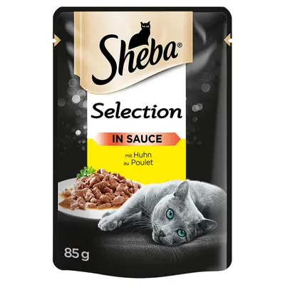 Sheba Selection IN SAUCE mit Huhn au Poulet 85 g, billede af kattemad i sauce og en grå kat foran pakken