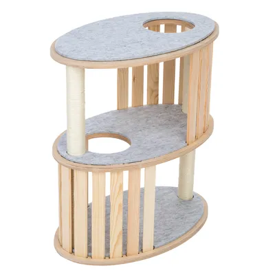 Arbre à chat en bois clair avec trois niveaux ovales recouverts de feutre gris, deux poteaux en sisal et ouvertures circulaires sur les plateaux supérieurs.
