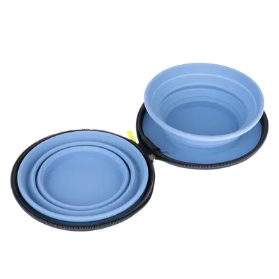 Ciotola pieghevole in silicone blu con custodia con cerniera, ideale per viaggi.