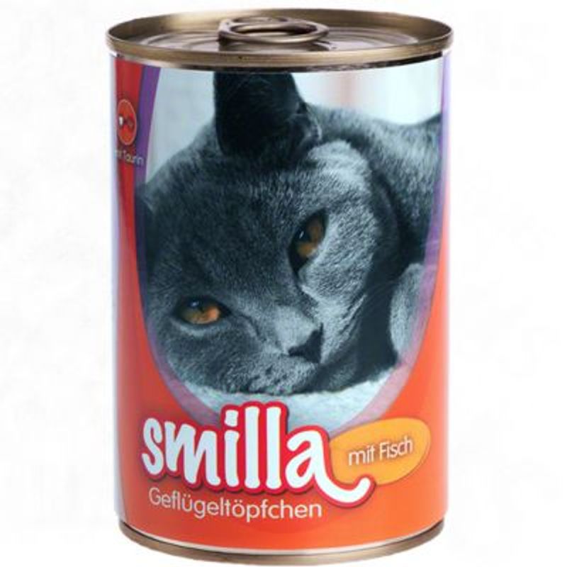 Dåse med kattemad, mærket smilla. Tekst på dåsen: smilla mit Fisch Geflügeltöpfchen. Billede af grå kat på etiketten.