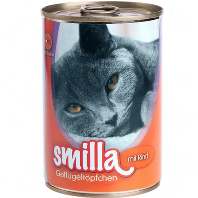 Konzerva s obrázkom sivej mačky, text na obale: smilla Geflügeltöpfchen mit Rind. Text v nemčine.