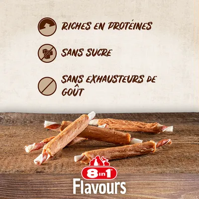 8in1 Flavours – riches en protéines, sans sucre, sans exhausteurs de goût. Bâtonnets à mâcher visibles sur une table en bois.