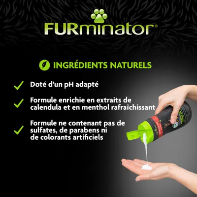 FURminator, ingrédients naturels : pH adapté, extraits de calendula et menthol rafraîchissant, sans sulfates, parabens ni colorants artificiels. Flacon avec produit versé dans la main.