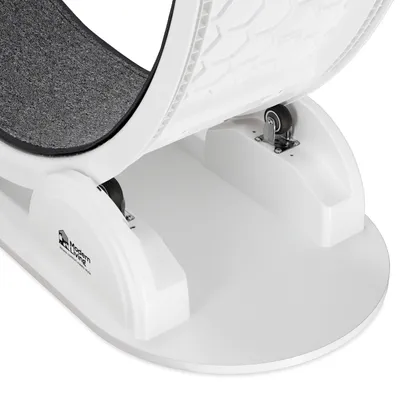 Modern Living Laufband für Haustiere mit weissem Rahmen, grauer Lauffläche und Rollen für einfache Bewegung.