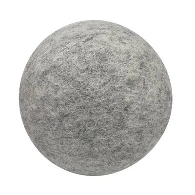Pelota gris de fieltro para mascotas, superficie texturizada visible. No se muestra marca ni texto en el producto.