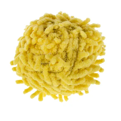 Balle en tissu jaune à franges, surface texturée visible, sans marque apparente.