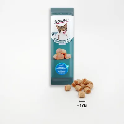 Dokas Hähnchen-Rolle mit Rind. Verpackung und Produktstücke sichtbar, Grösse ca. 1 cm. SGS Institut Fresenius geprüft.