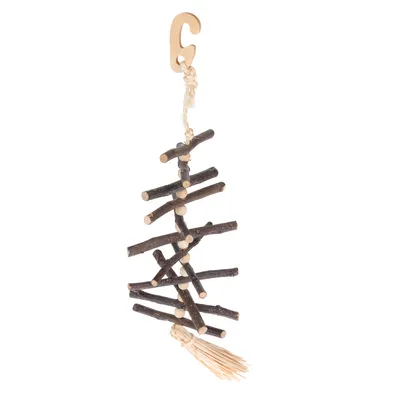 Jouet suspendu en bois naturel composé de bâtonnets empilés, crochet d’accroche en haut et brins de paille en bas, sans marque visible.