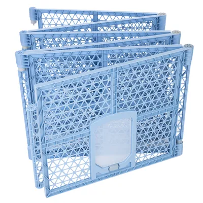 Grilaj din plastic albastru cu model geometric, pliabil, cu ușă mică și mecanism de închidere.